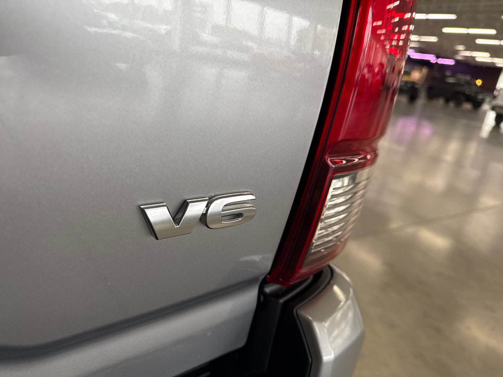 2020 Toyota Tacoma SR5 in Saint-Jean-Sur-Richelieu, Quebec - 10 - w1024h768px
