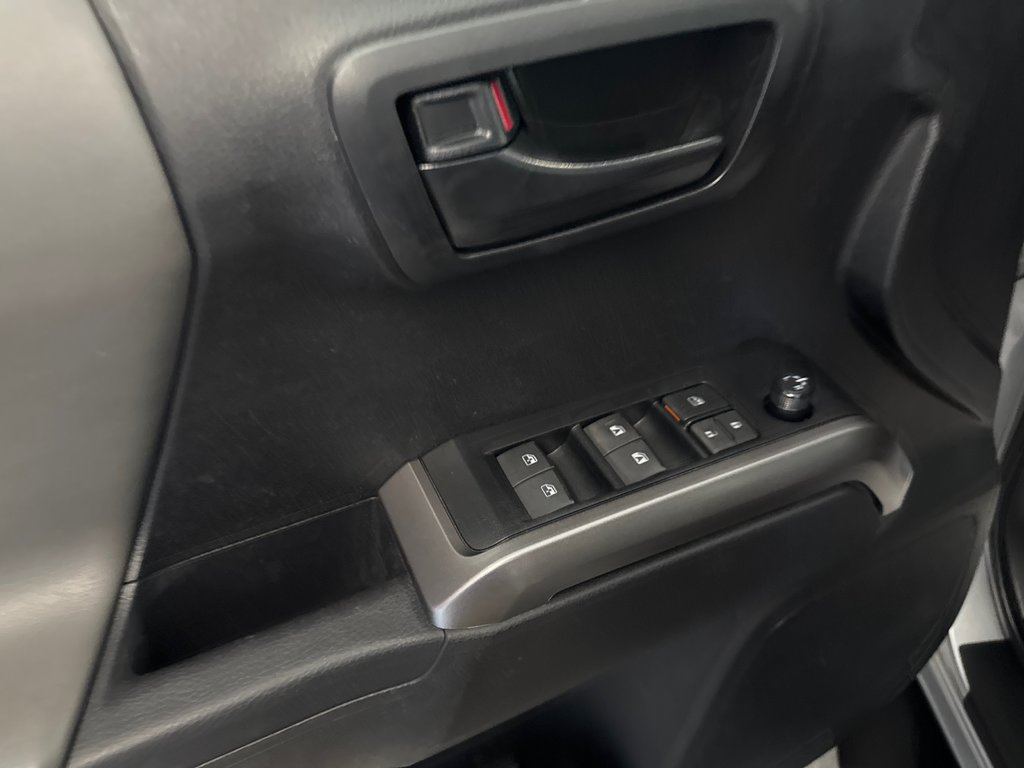 2023 Toyota Tacoma SR5 in Saint-Jean-Sur-Richelieu, Quebec - 11 - w1024h768px
