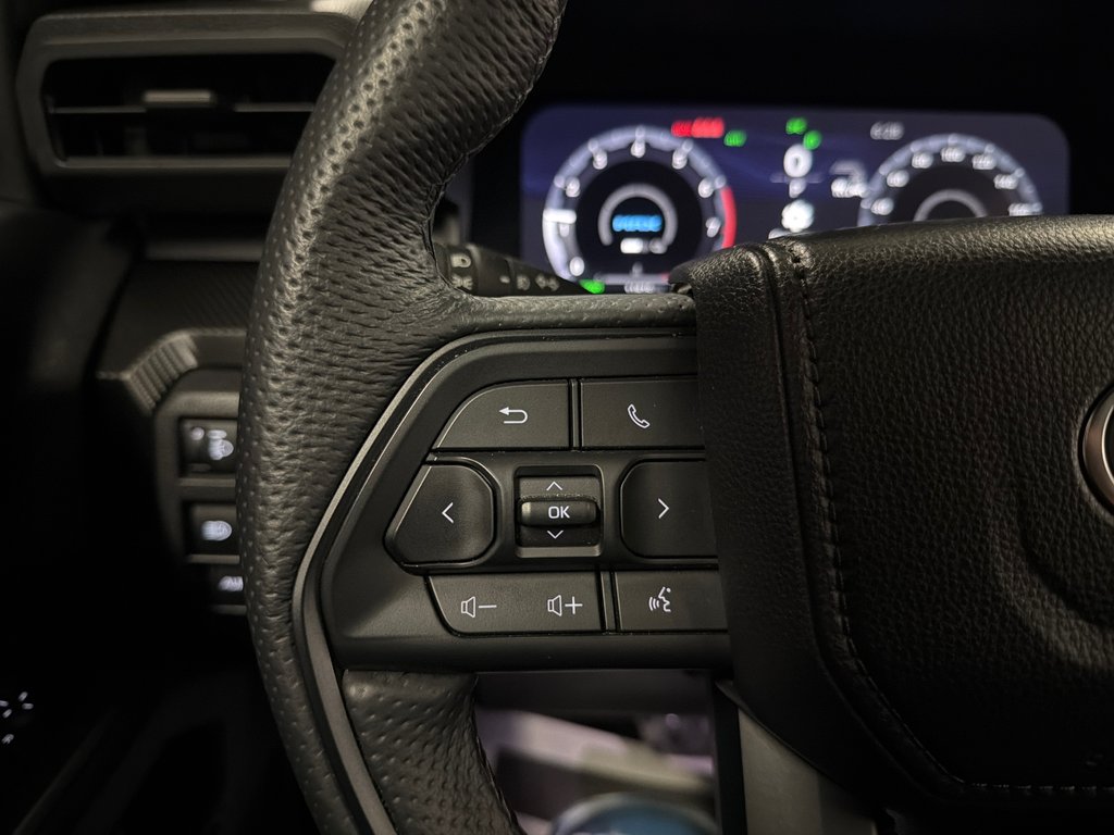2025 Toyota Tacoma TRD PRO HYBRID in Saint-Jean-Sur-Richelieu, Quebec - 26 - w1024h768px