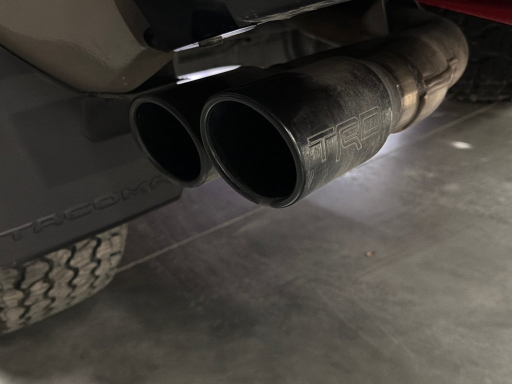 2025 Toyota Tacoma TRD PRO HYBRID in Saint-Jean-Sur-Richelieu, Quebec - 8 - w1024h768px