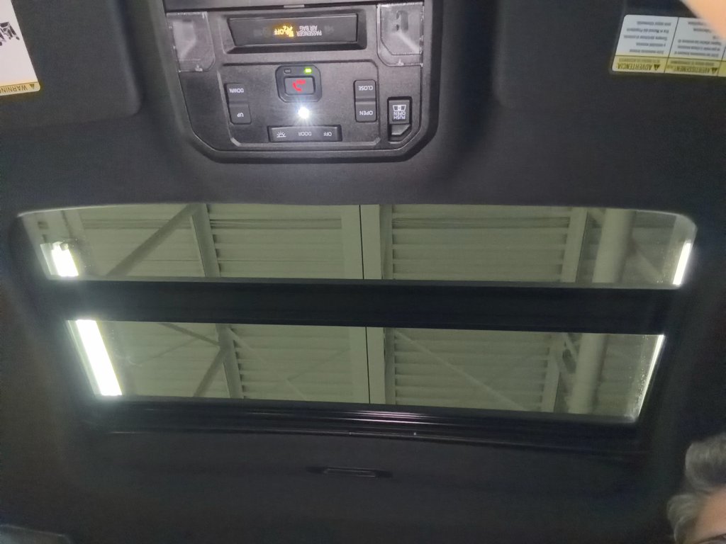 2025 Toyota Tacoma TRD PRO HYBRID in Saint-Jean-Sur-Richelieu, Quebec - 31 - w1024h768px