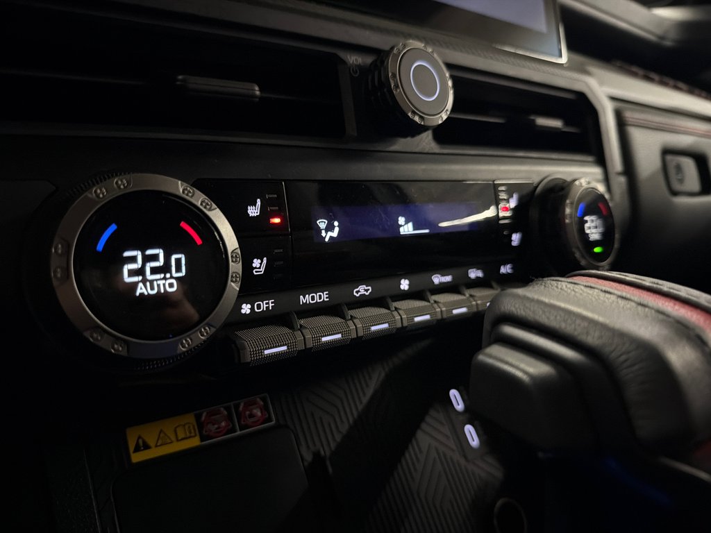 2025 Toyota Tacoma TRD PRO HYBRID in Saint-Jean-Sur-Richelieu, Quebec - 32 - w1024h768px