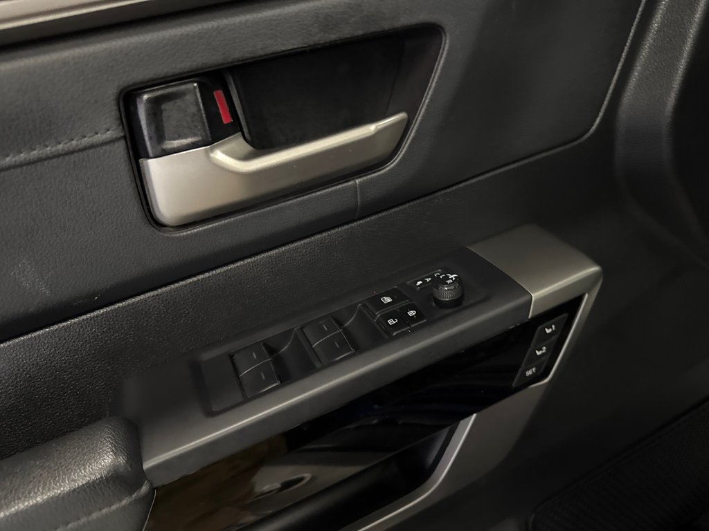 2023 Toyota Tundra Limited Hybrid in Saint-Jean-Sur-Richelieu, Quebec - 17 - w1024h768px