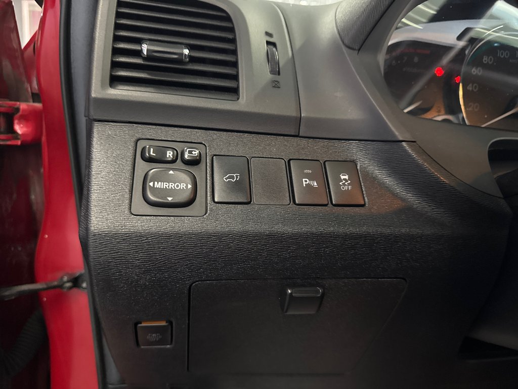 2015 Toyota Venza LIMITED in Saint-Jean-Sur-Richelieu, Quebec - 16 - w1024h768px