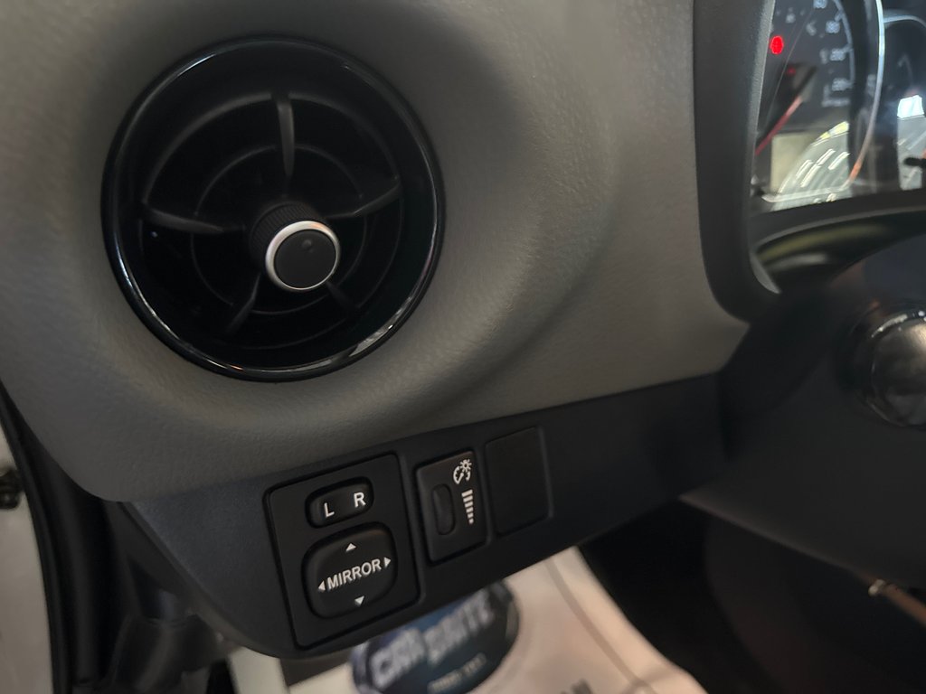 Toyota Yaris Hatchback LE 2018 à Saint-Jean-Sur-Richelieu, Québec - 13 - w1024h768px