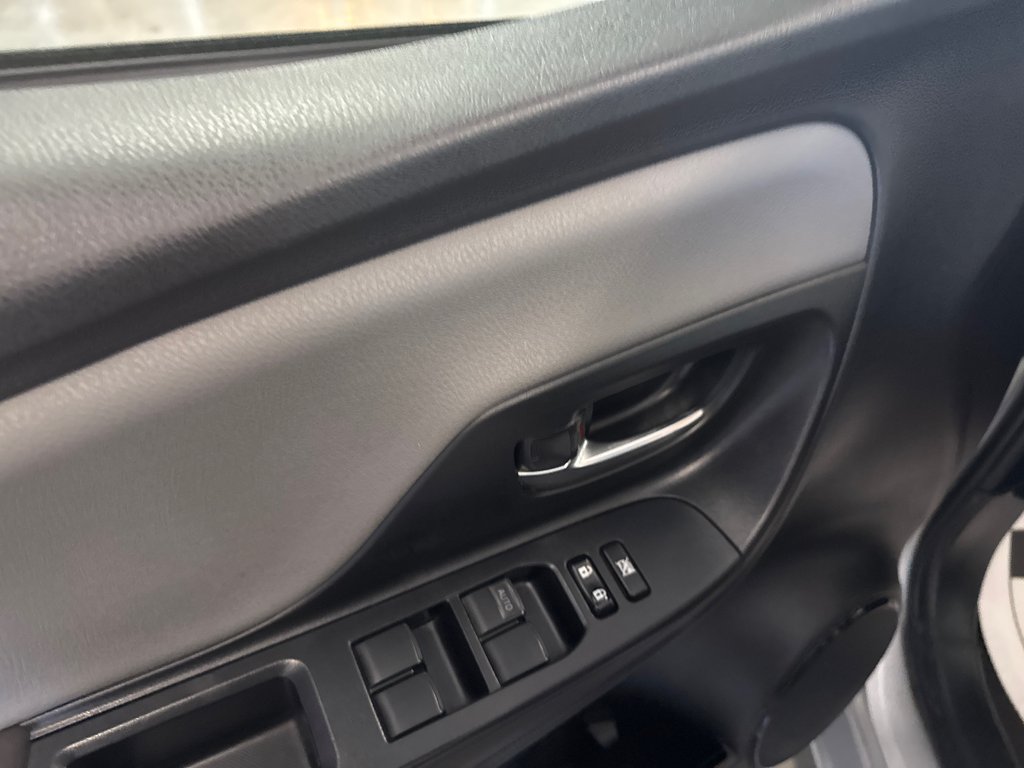 Toyota Yaris Hatchback LE 2018 à Saint-Jean-Sur-Richelieu, Québec - 12 - w1024h768px