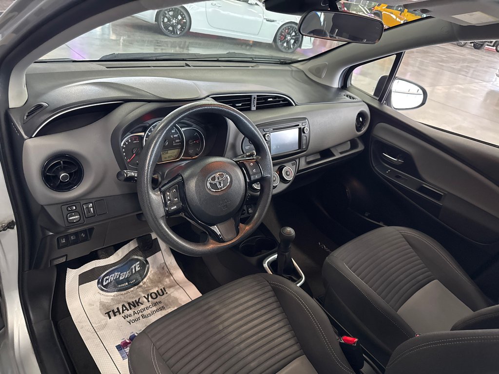 2018 Toyota Yaris Hatchback LE in Saint-Jean-Sur-Richelieu, Quebec - 10 - w1024h768px