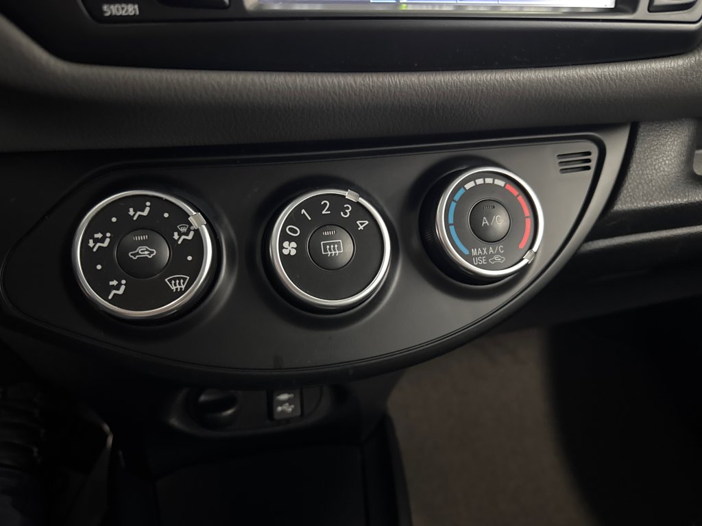 2018 Toyota Yaris Hatchback LE in Saint-Jean-Sur-Richelieu, Quebec - 18 - w1024h768px