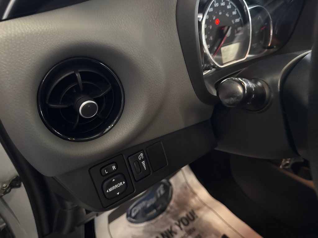 2018 Toyota Yaris Hatchback LE in Saint-Jean-Sur-Richelieu, Quebec - 13 - w1024h768px