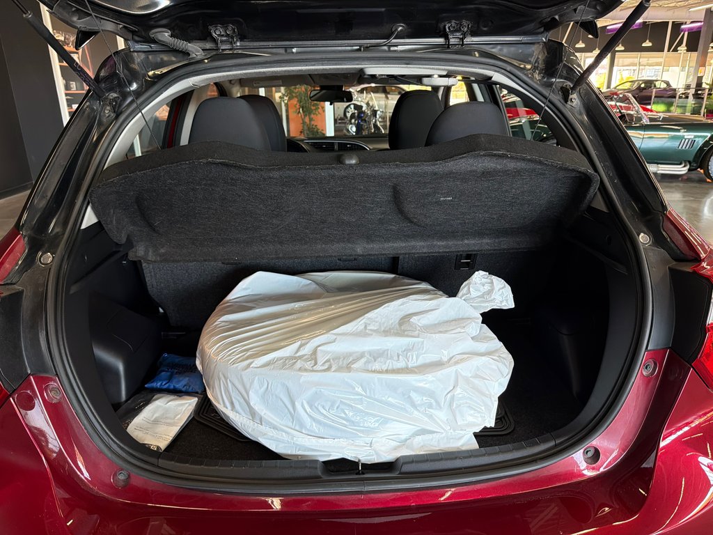 2018 Toyota Yaris Hatchback SE in Saint-Jean-Sur-Richelieu, Quebec - 7 - w1024h768px
