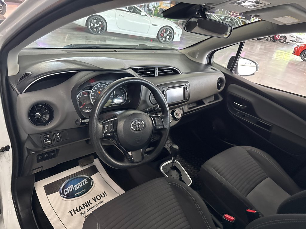 2019 Toyota Yaris Hatchback LE in Saint-Jean-Sur-Richelieu, Quebec - 10 - w1024h768px