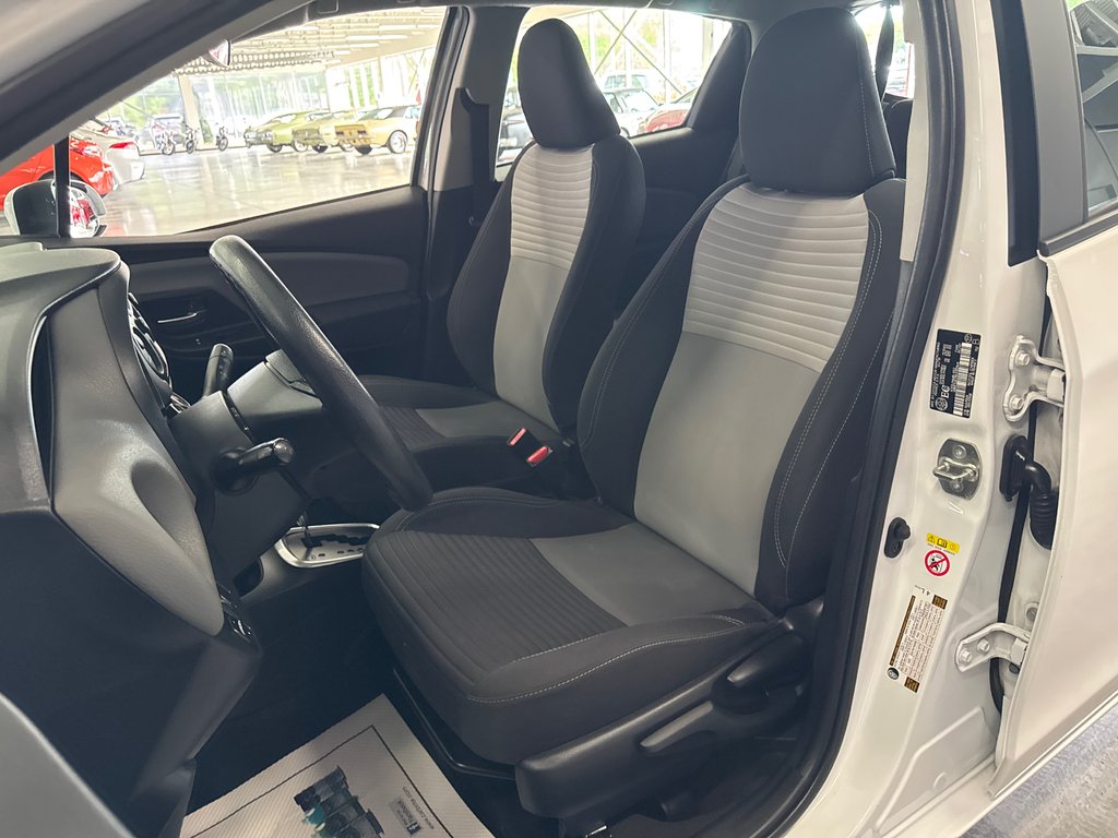 2019 Toyota Yaris Hatchback LE in Saint-Jean-Sur-Richelieu, Quebec - 9 - w1024h768px
