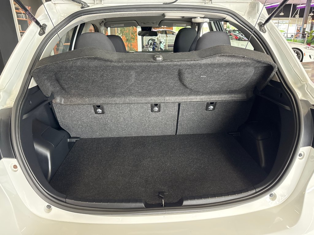 2019 Toyota Yaris Hatchback LE in Saint-Jean-Sur-Richelieu, Quebec - 7 - w1024h768px