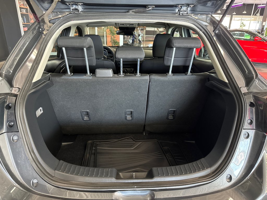 Toyota Yaris Hatchback  2020 à Saint-Jean-Sur-Richelieu, Québec - 6 - w1024h768px