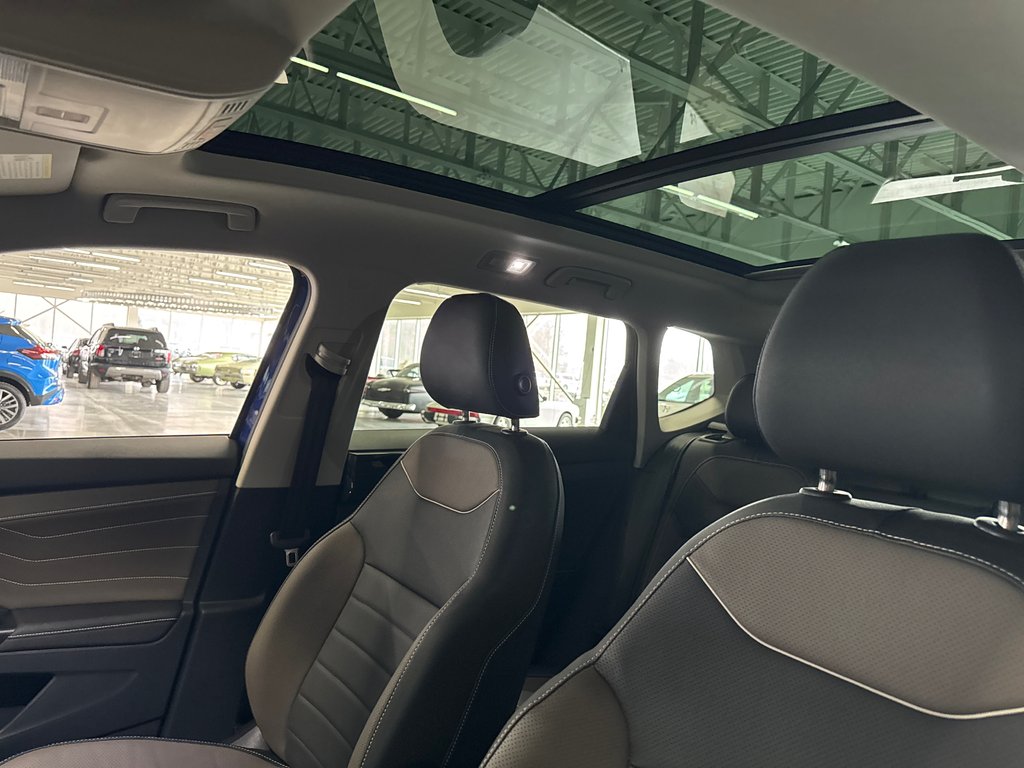 Volkswagen Taos Highline 2024 à Saint-Jean-Sur-Richelieu, Québec - 12 - w1024h768px