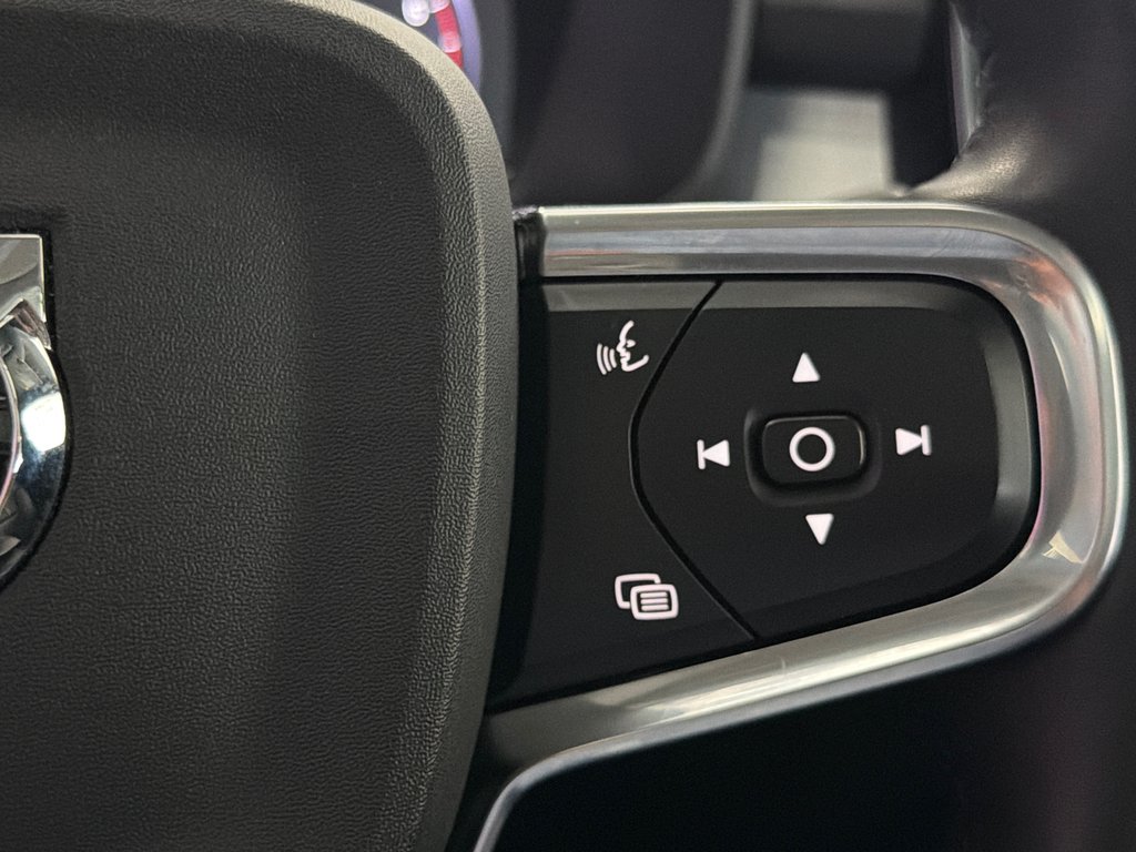 2022 Volvo XC40 Momentum in Saint-Jean-Sur-Richelieu, Quebec - 26 - w1024h768px