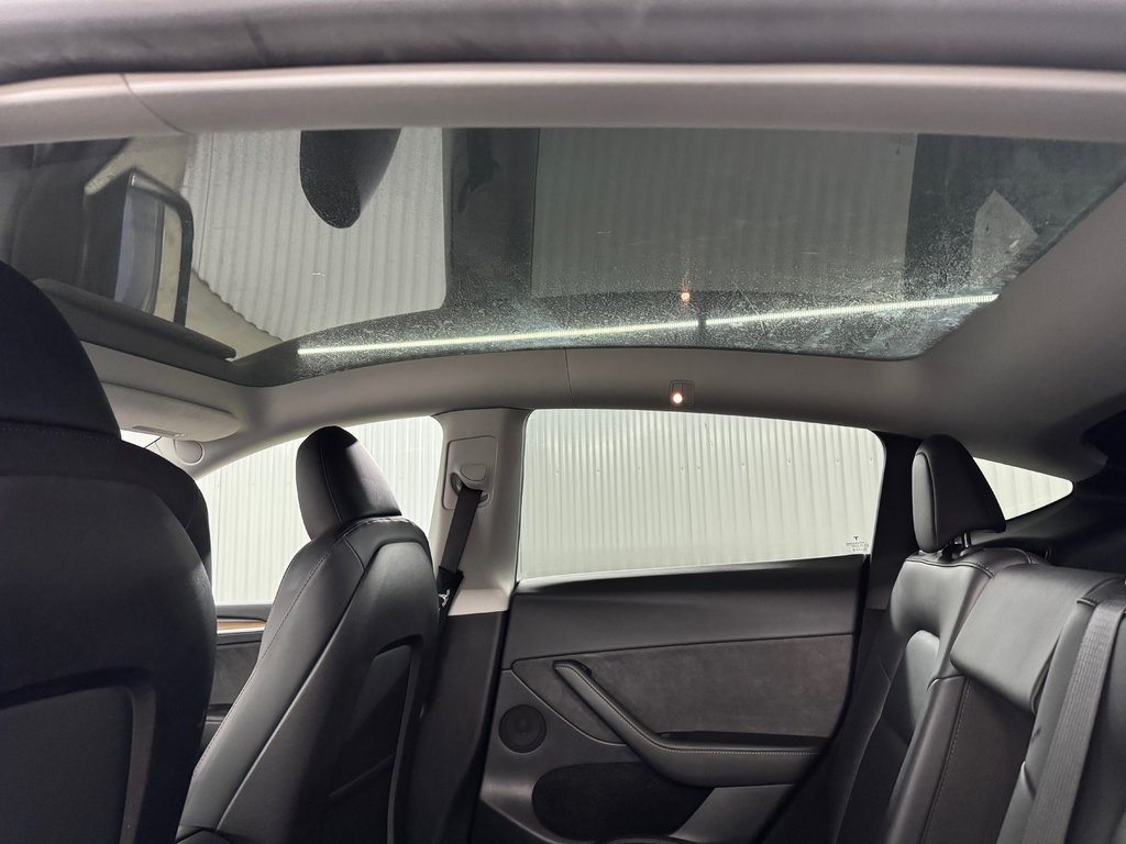 Tesla Model Y Long Range AWD GPS Mags Cuir Toit Panoramique 2023 à Shawinigan, Québec - 15 - w1024h768px