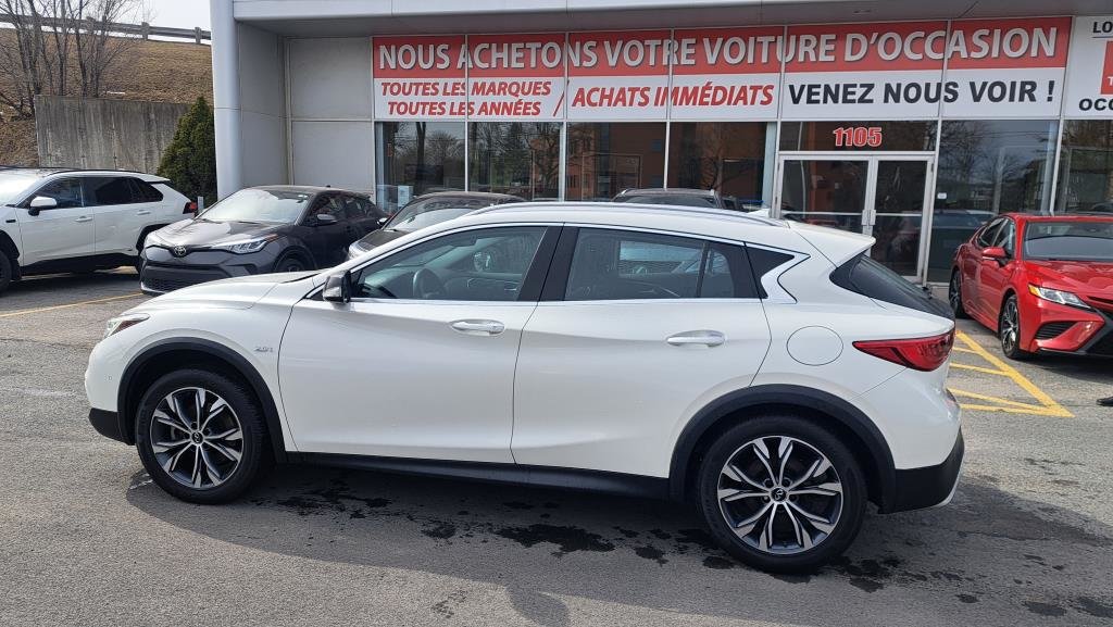 2017  QX30 in Longueuil, Quebec - 5 - w1024h768px