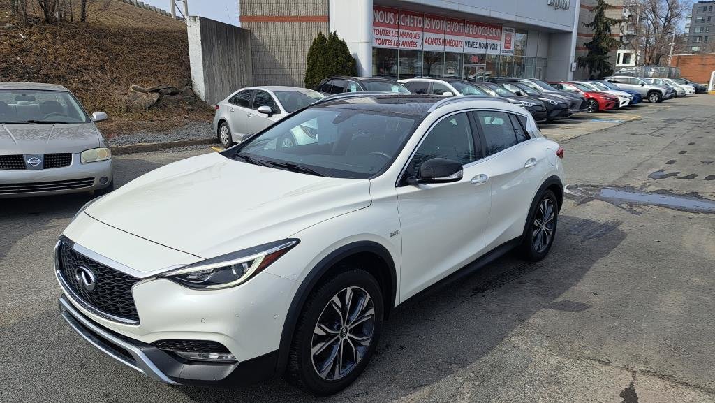2017  QX30 in Longueuil, Quebec - 10 - w1024h768px