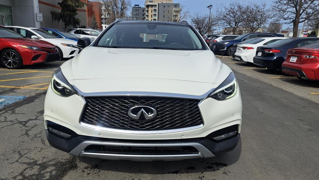 2017  QX30 in Longueuil, Quebec - 7 - w1024h768px