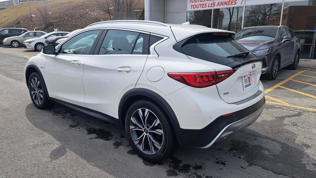 2017  QX30 in Longueuil, Quebec - 4 - w1024h768px