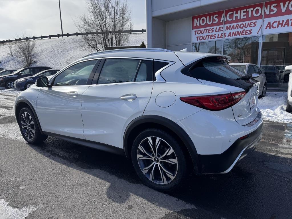 2017  QX30 in Longueuil, Quebec - 8 - w1024h768px