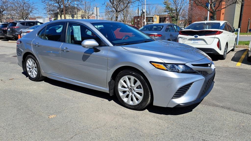 2020  Camry SE in Longueuil, Quebec - 2 - w1024h768px