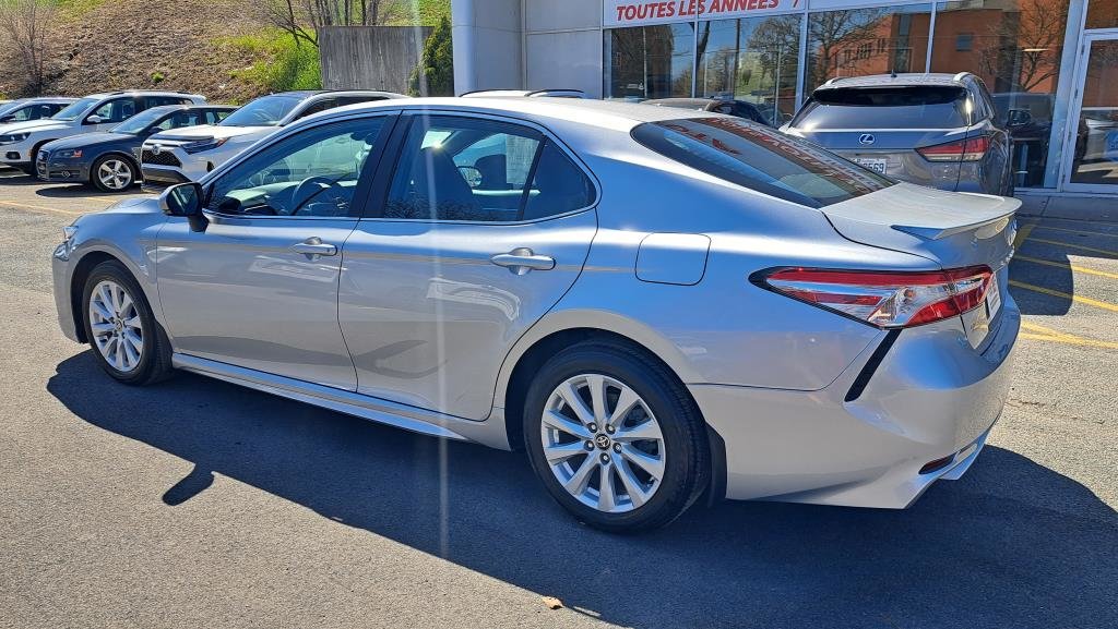 2020  Camry SE in Longueuil, Quebec - 5 - w1024h768px