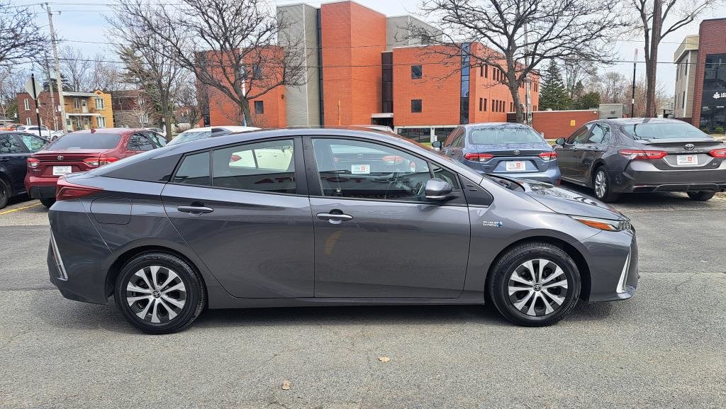 2022 Toyota PRIUS PRIME-2