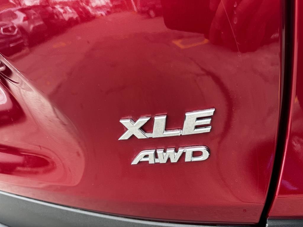 2019  RAV4 XLE in Longueuil, Quebec - 5 - w1024h768px
