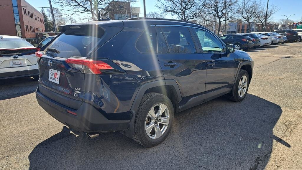 2020  RAV4 XLE in Longueuil, Quebec - 3 - w1024h768px