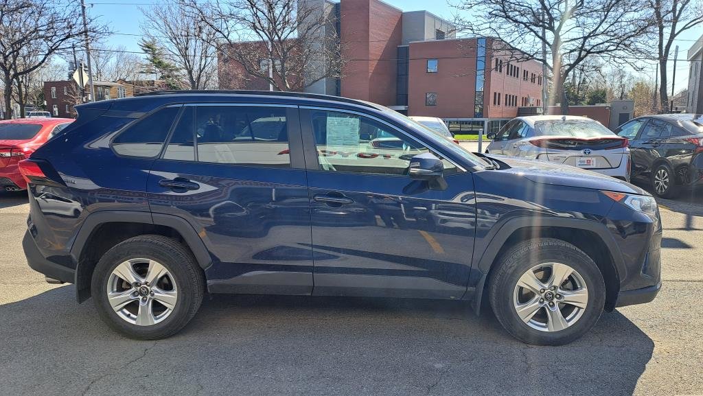2020  RAV4 XLE in Longueuil, Quebec - 6 - w1024h768px