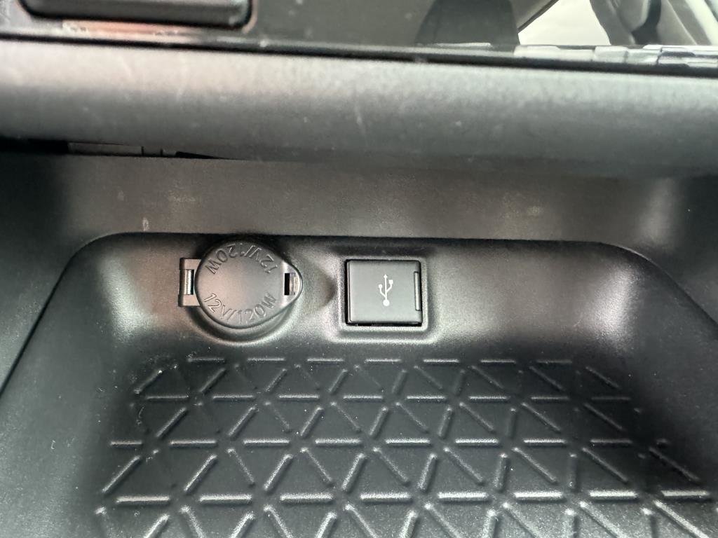 2021  RAV4 LE in Longueuil, Quebec - 13 - w1024h768px