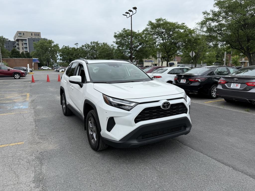 Toyota RAV4 XLE AWD 2022-5