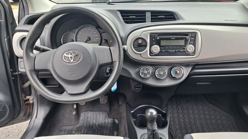 2012  Yaris LE in Longueuil, Quebec - 7 - w1024h768px