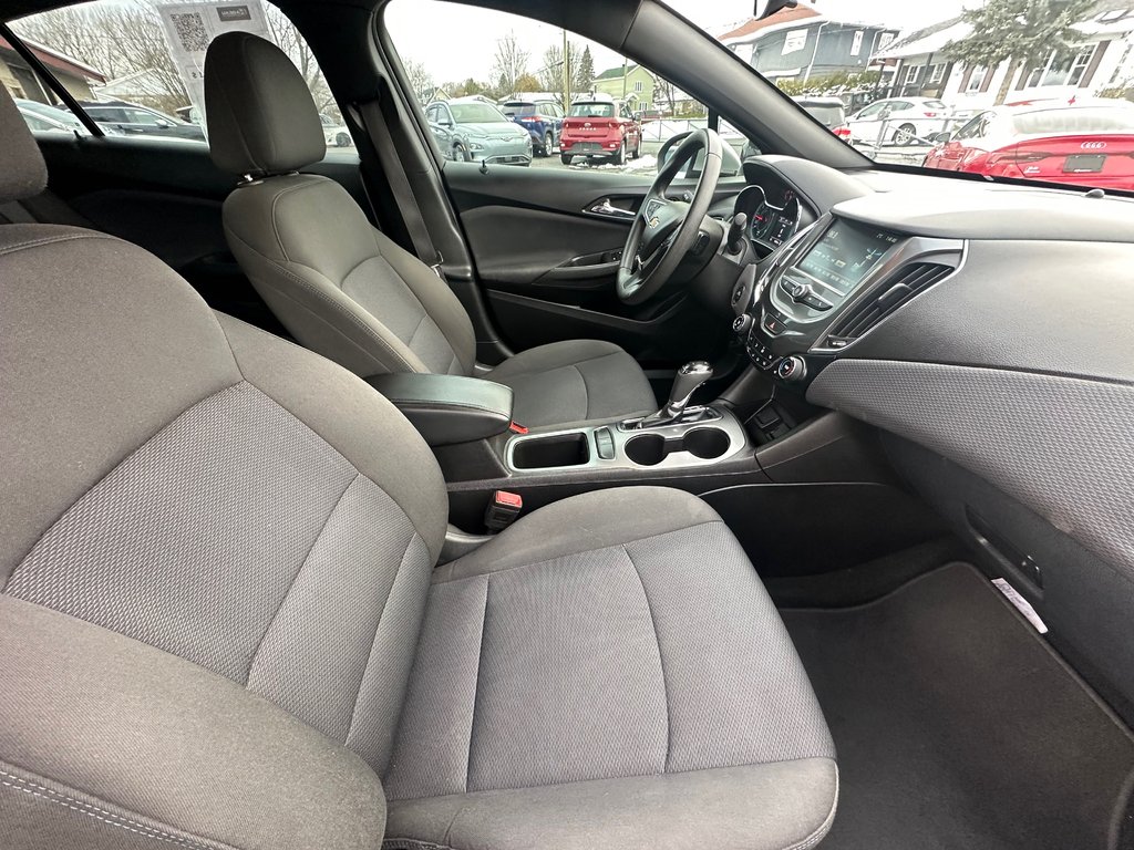 2018 Chevrolet Cruze LT RS MAGS SIEGES CHAUFFANTS in St-Jean-Sur-Richelieu, Quebec - 12 - w1024h768px