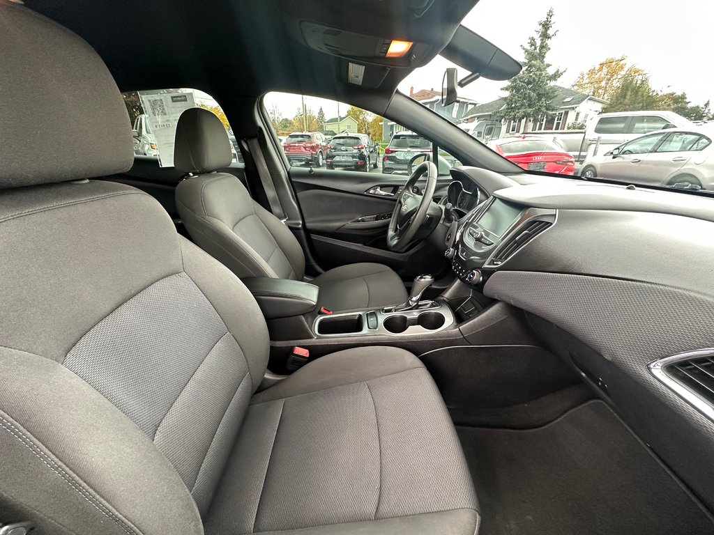 2018 Chevrolet Cruze LT RS MAGS SIEGES CHAUFFANTS in St-Jean-Sur-Richelieu, Quebec - 12 - w1024h768px