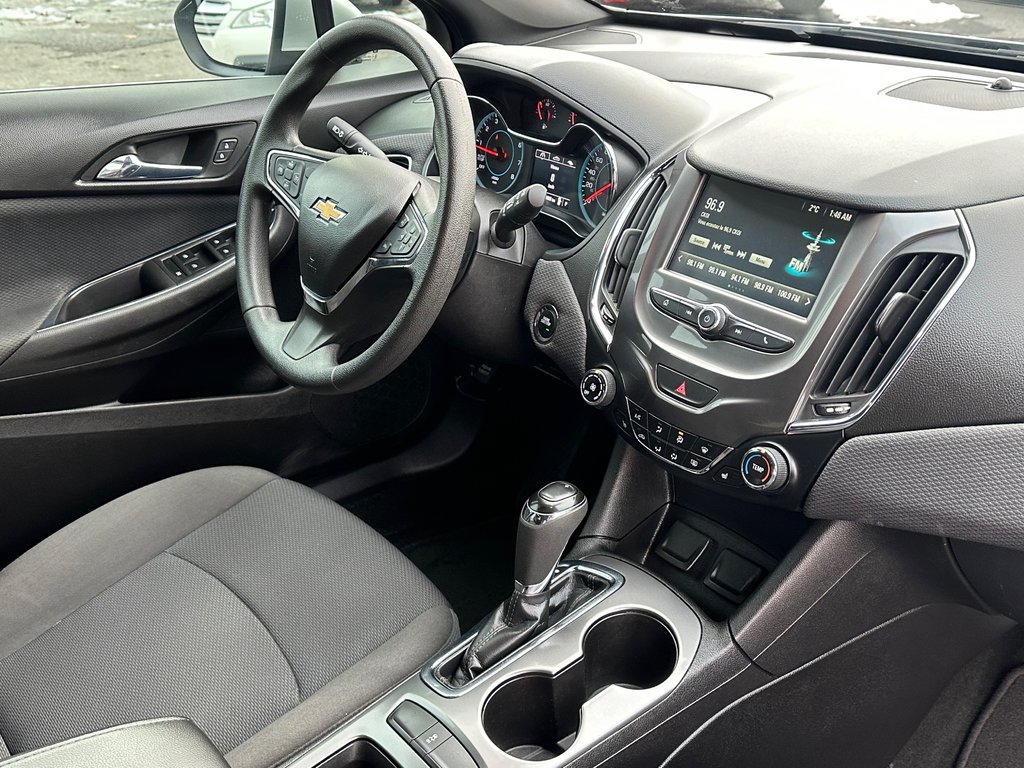 2018 Chevrolet Cruze LT RS MAGS SIEGES CHAUFFANTS in St-Jean-Sur-Richelieu, Quebec - 3 - w1024h768px
