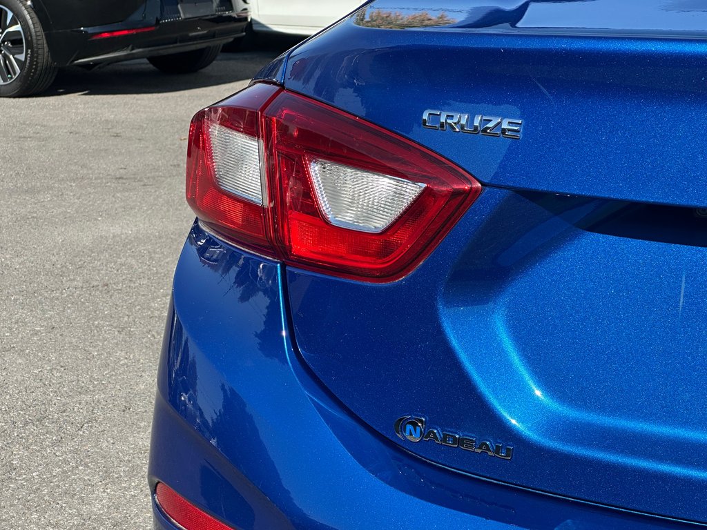 2018 Chevrolet Cruze LT SEULEMENT 028910 KM in St-Jean-Sur-Richelieu, Quebec - 16 - w1024h768px
