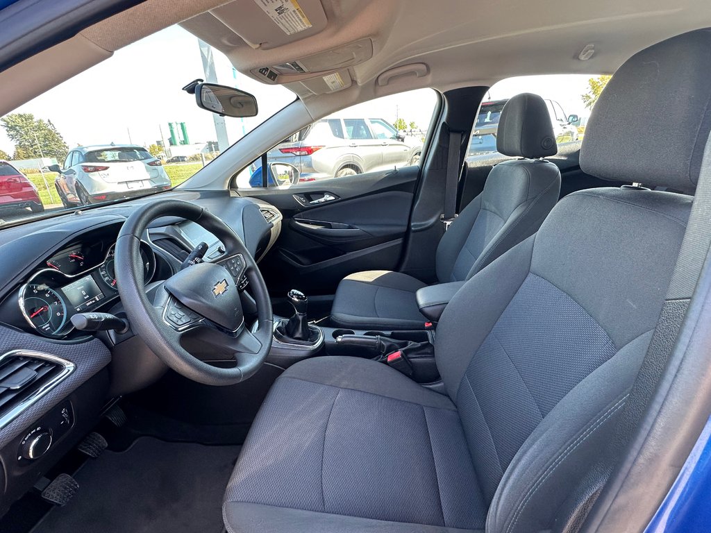 2018 Chevrolet Cruze LT SEULEMENT 028910 KM in St-Jean-Sur-Richelieu, Quebec - 14 - w1024h768px