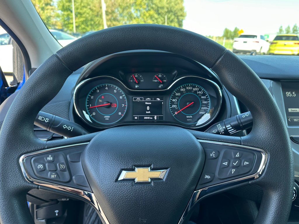 2018 Chevrolet Cruze LT SEULEMENT 028910 KM in St-Jean-Sur-Richelieu, Quebec - 17 - w1024h768px