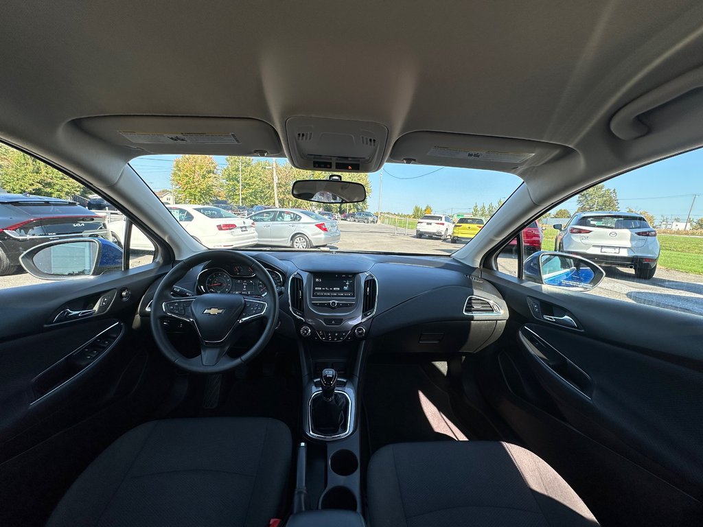 2018 Chevrolet Cruze LT SEULEMENT 028910 KM in St-Jean-Sur-Richelieu, Quebec - 12 - w1024h768px