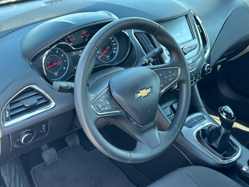 2018 Chevrolet Cruze LT SEULEMENT 028910 KM in St-Jean-Sur-Richelieu, Quebec - 15 - w1024h768px