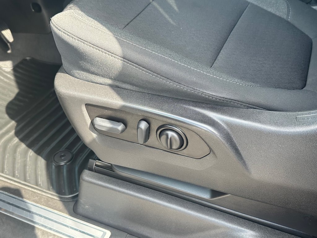 Chevrolet Silverado 1500 RST Z71 4x4 SIEGES VOLANT CHAUFFANTS 2022 à St-Jean-Sur-Richelieu, Québec - 21 - w1024h768px