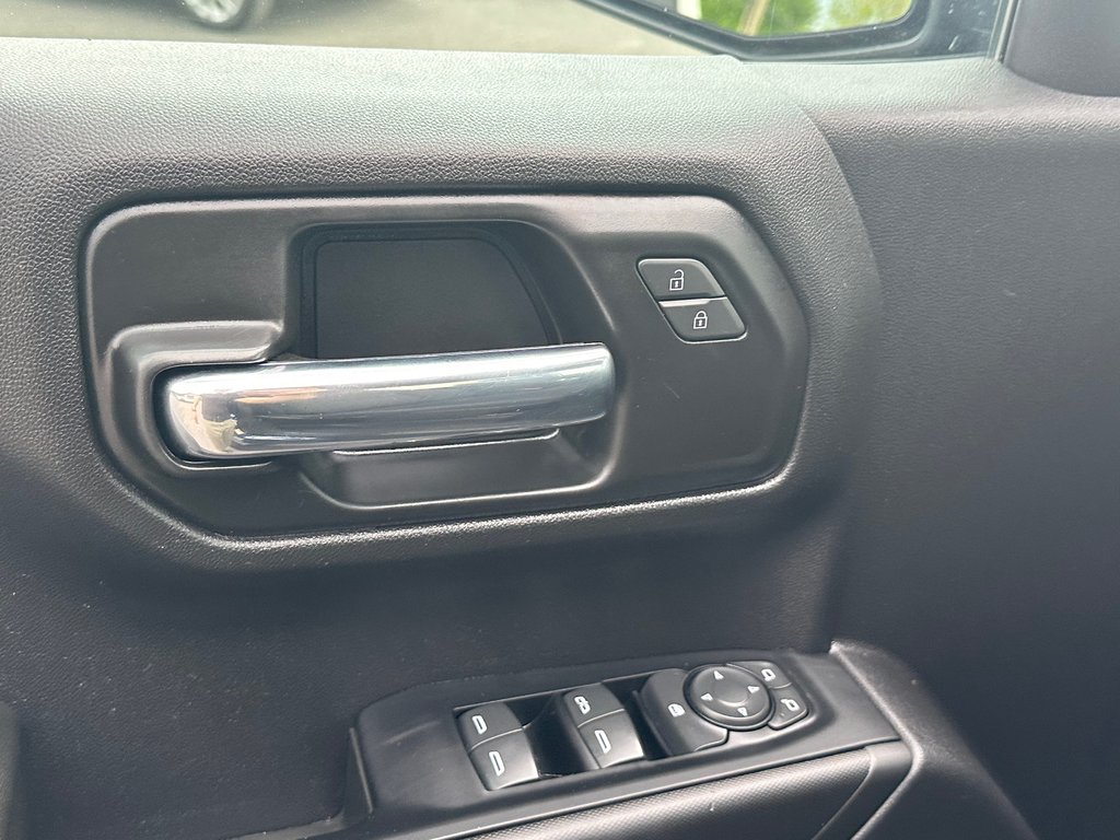 Chevrolet Silverado 1500 4 X4 DÉMARREUR A DISTANCE APPLE CARPLAY/ANDROID 2022 à St-Jean-Sur-Richelieu, Québec - 19 - w1024h768px