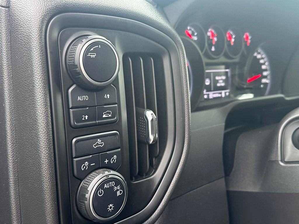 Chevrolet Silverado 1500 4 X4 DÉMARREUR A DISTANCE APPLE CARPLAY/ANDROID 2022 à St-Jean-Sur-Richelieu, Québec - 18 - w1024h768px