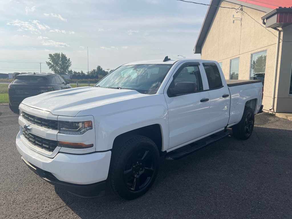 Silverado 1500 Custom 4x4 V8 5.3L 6 passagers 2018 à St-Jean-Sur-Richelieu, Québec - 4 - w1024h768px