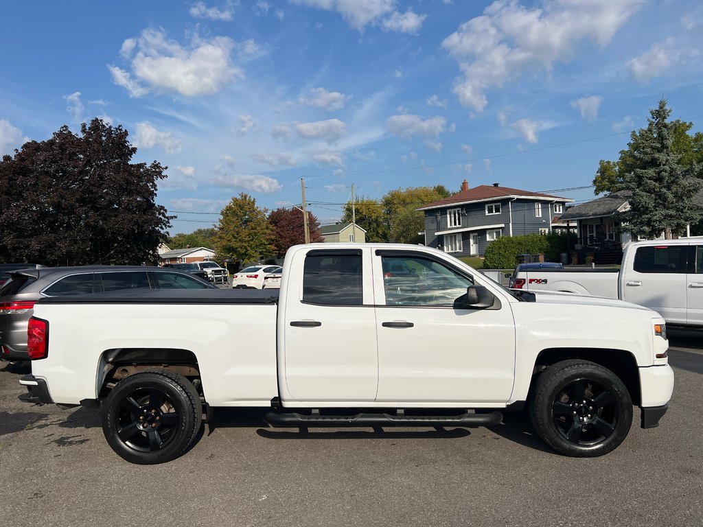 2018  Silverado 1500 Custom 4x4 V8 5.3L 6 passagers in St-Jean-Sur-Richelieu, Quebec - 8 - w1024h768px