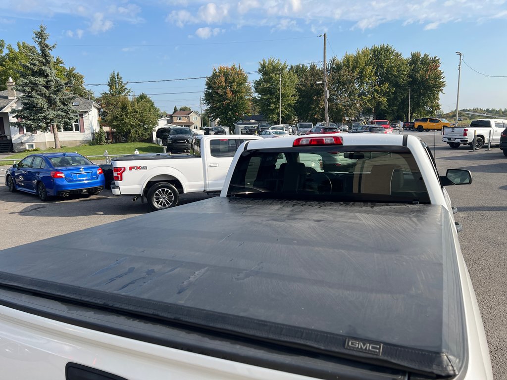 Silverado 1500 Custom 4x4 V8 5.3L 6 passagers 2018 à St-Jean-Sur-Richelieu, Québec - 9 - w1024h768px