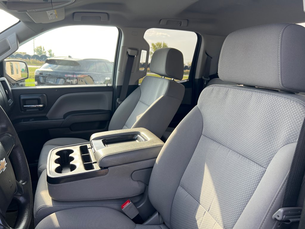 Silverado 1500 Custom 4x4 V8 5.3L 6 passagers 2018 à St-Jean-Sur-Richelieu, Québec - 10 - w1024h768px